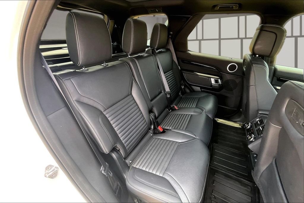 Used 2025 White Land Rover S image 28