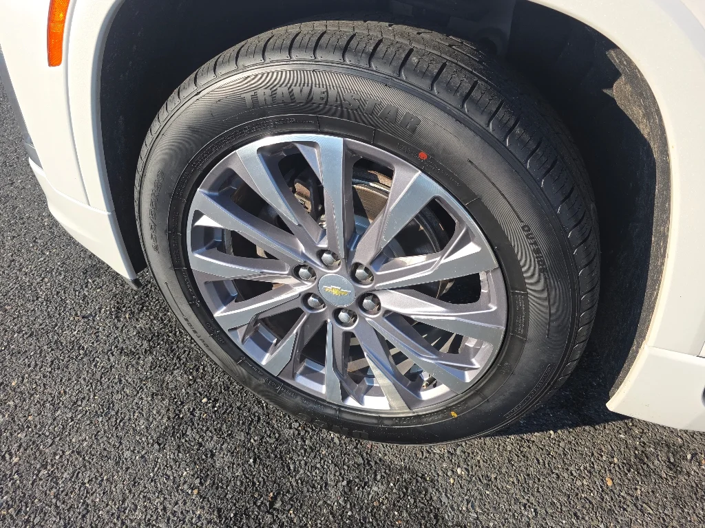 Used 2023 Iridescent Pearl Tricoat Chevrolet Premier image 34