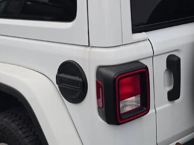 Used 2022 White Jeep Unlimited Sahara image 35