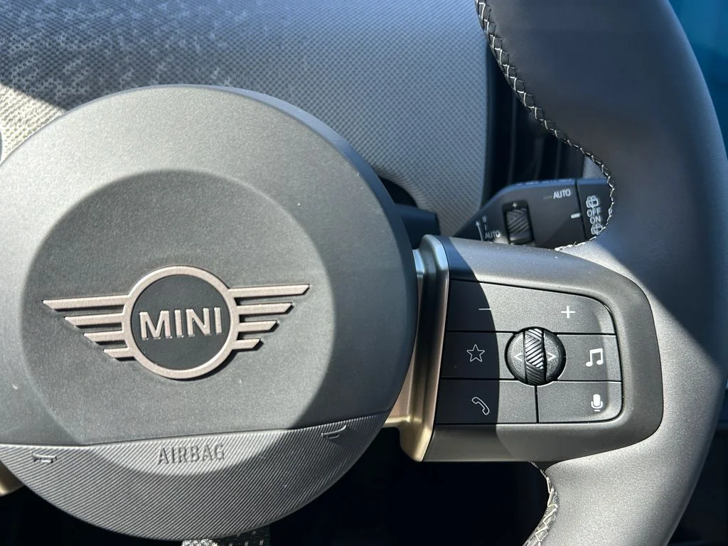 New 2026 Nanuq White Metallic MINI Signature Plus image 20