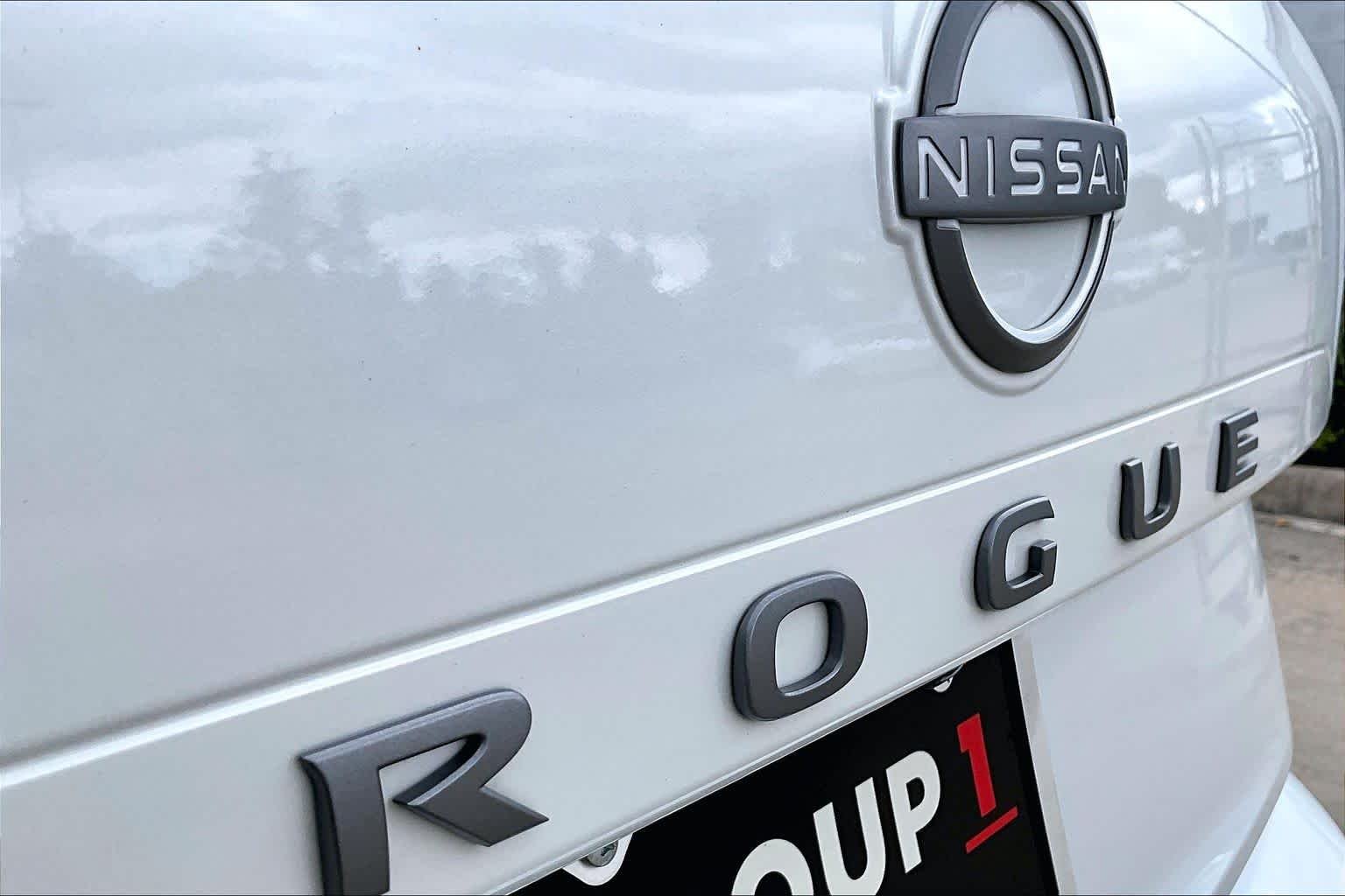 Used 2026 Everest White Pearl Tricoat Nissan SV image 10