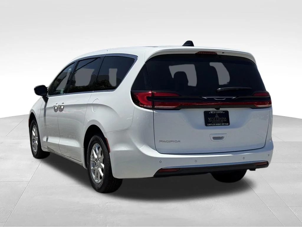 New 2027 Bright White Clear-Coat Exterior Paint Chrysler Select image 10