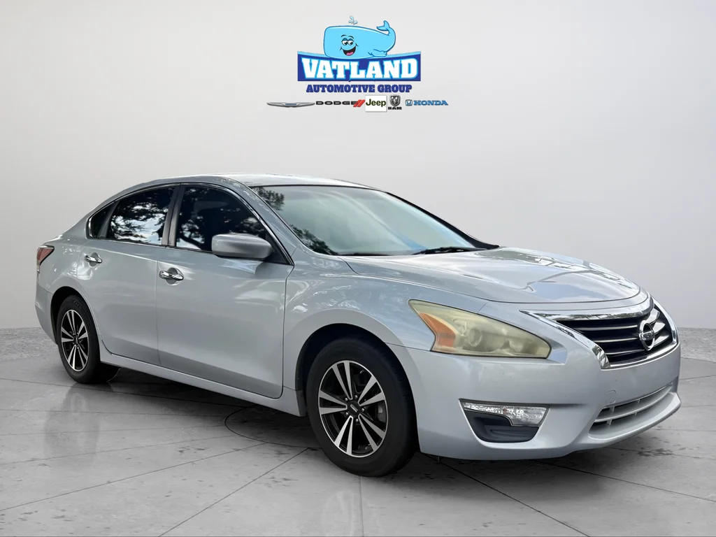 Used 2015 Brilliant Silver Nissan 2.5 S image 20
