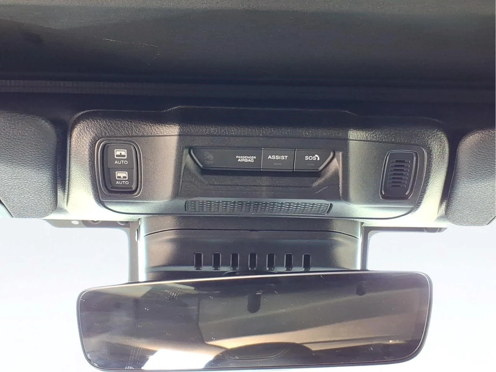 Used 2025 Granite Crystal Metallic Clearcoat Jeep Sahara image 16