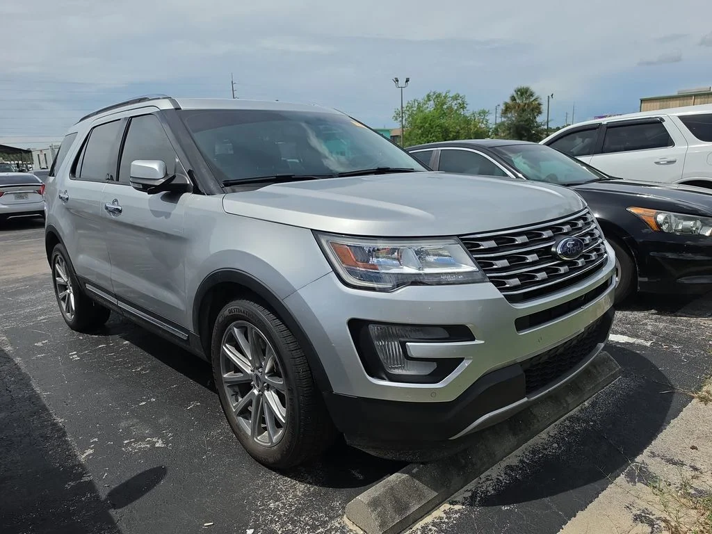 Used 2017 Silver Ford Limited image 2