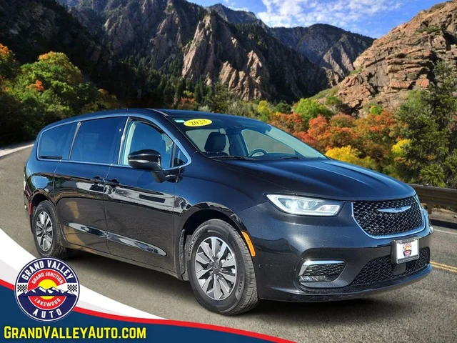 2023 Chrysler Pacifica Hybrid Touring L
