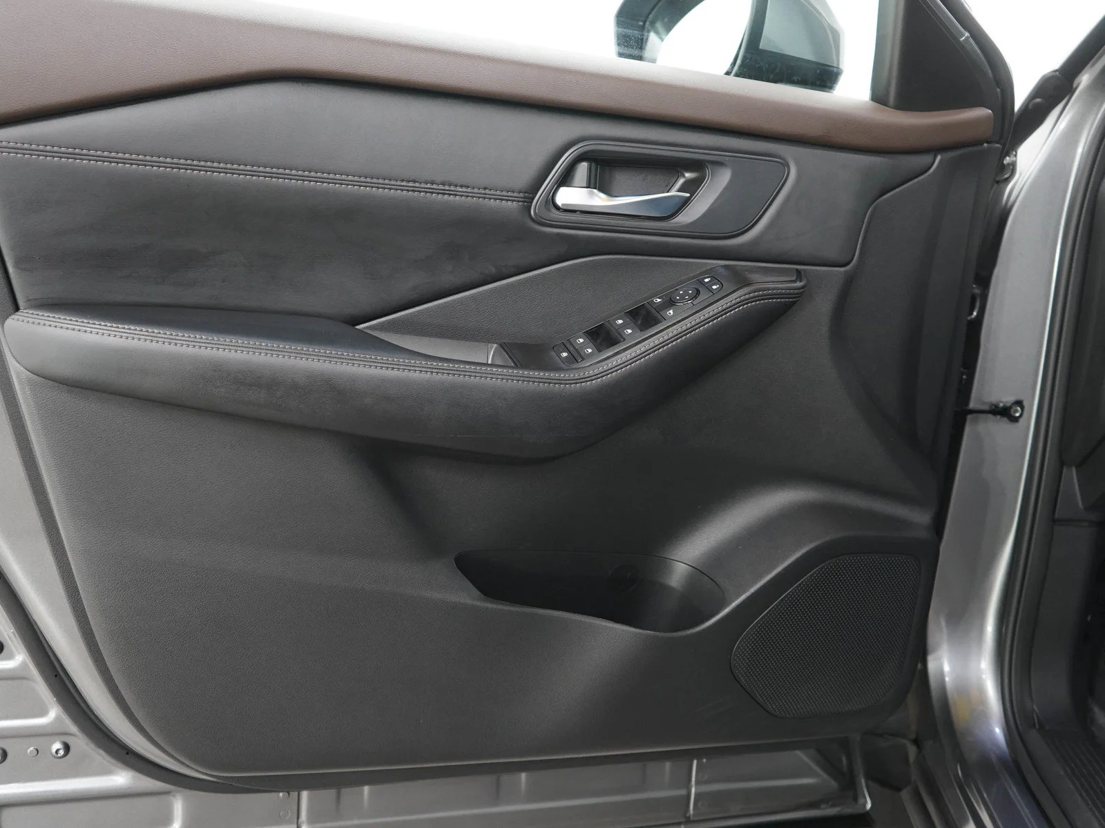 Used 2023 Gun Metallic Nissan SV image 19