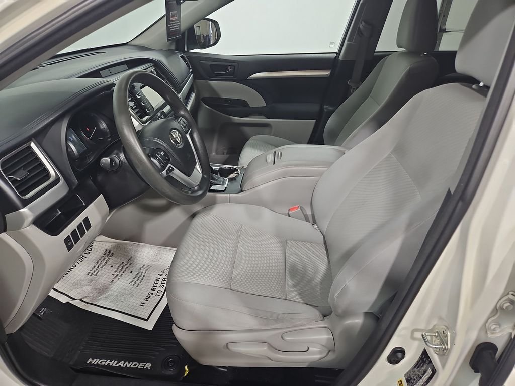 Used 2014 White Toyota LE image 10