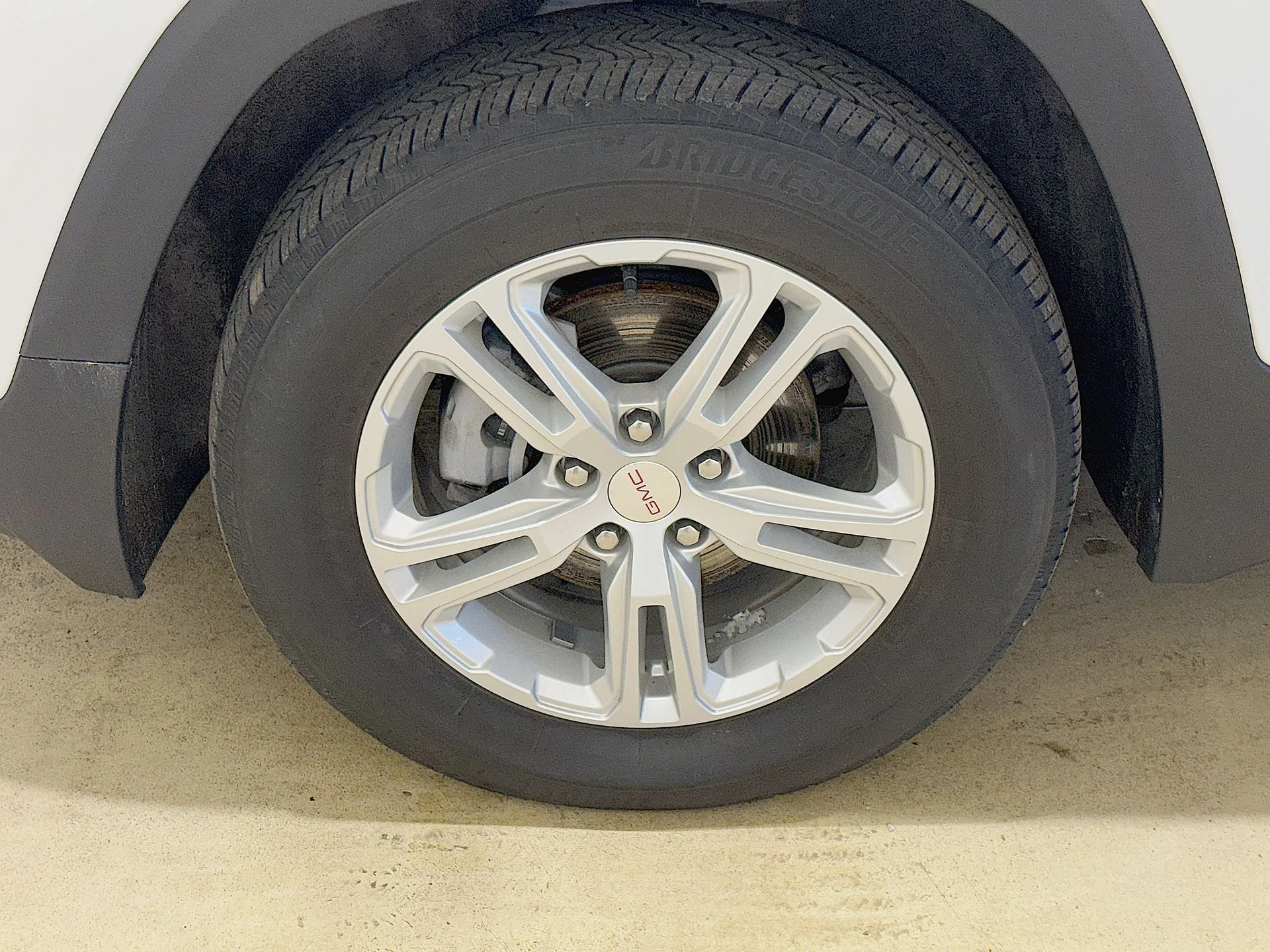 Used 2023 Summit White GMC SLE image 30