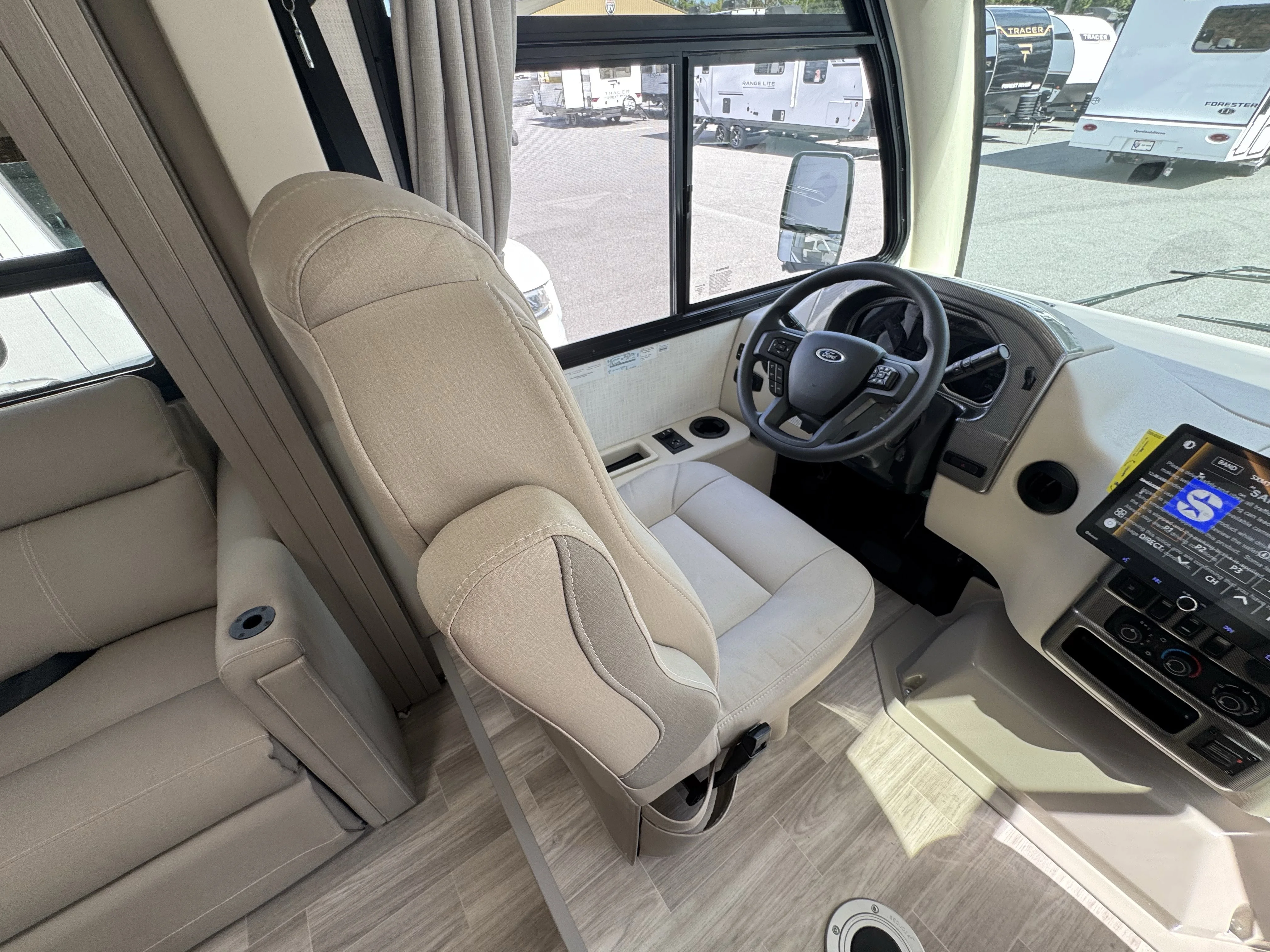 New 2026  Thor Motor Coach  image 10