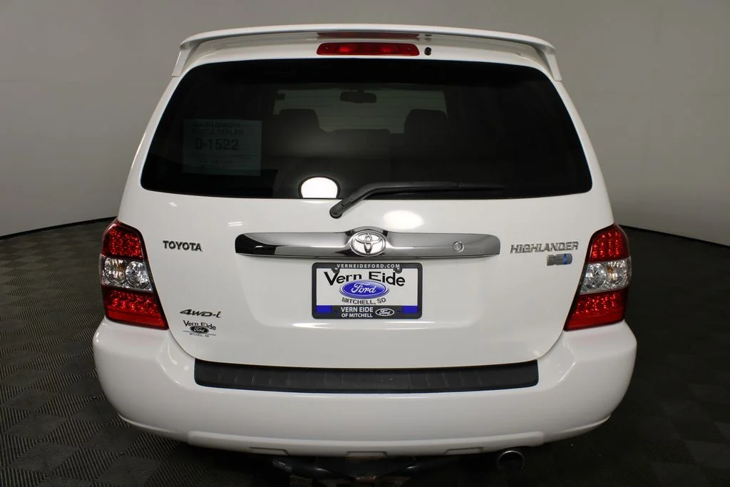 Used 2007 White Toyota V6 image 6