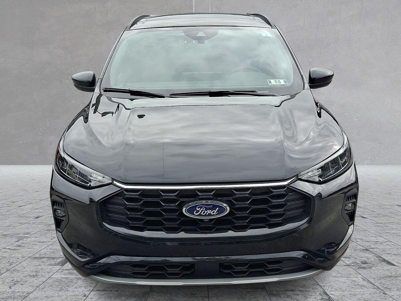 Used 2023 Agate Black Metallic Ford ST-Line Select image 2