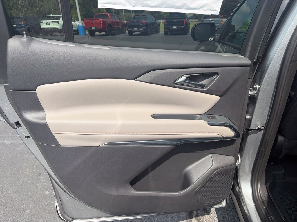 2027 Chevrolet Traverse LT - Photo 30