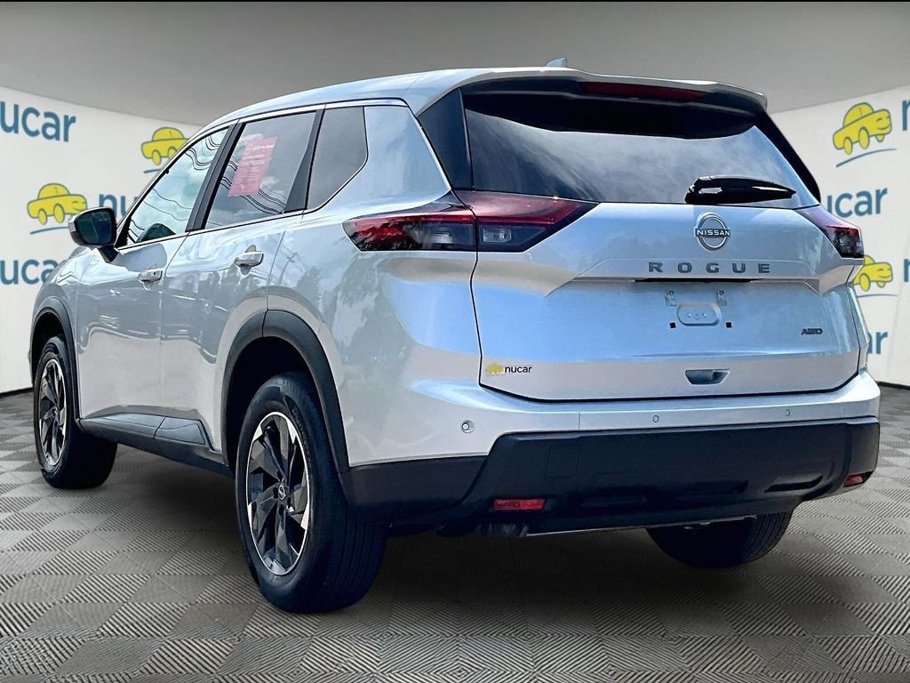 Used 2025 Silver Nissan SV image 4