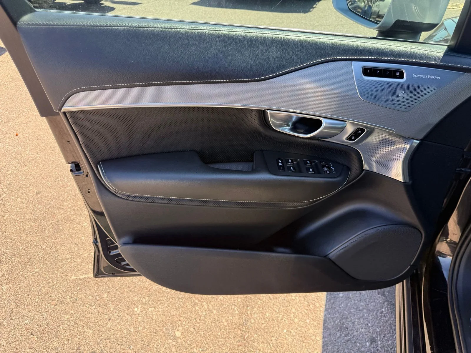 Used 2019 Onyx Black Volvo T6 R-Design image 15