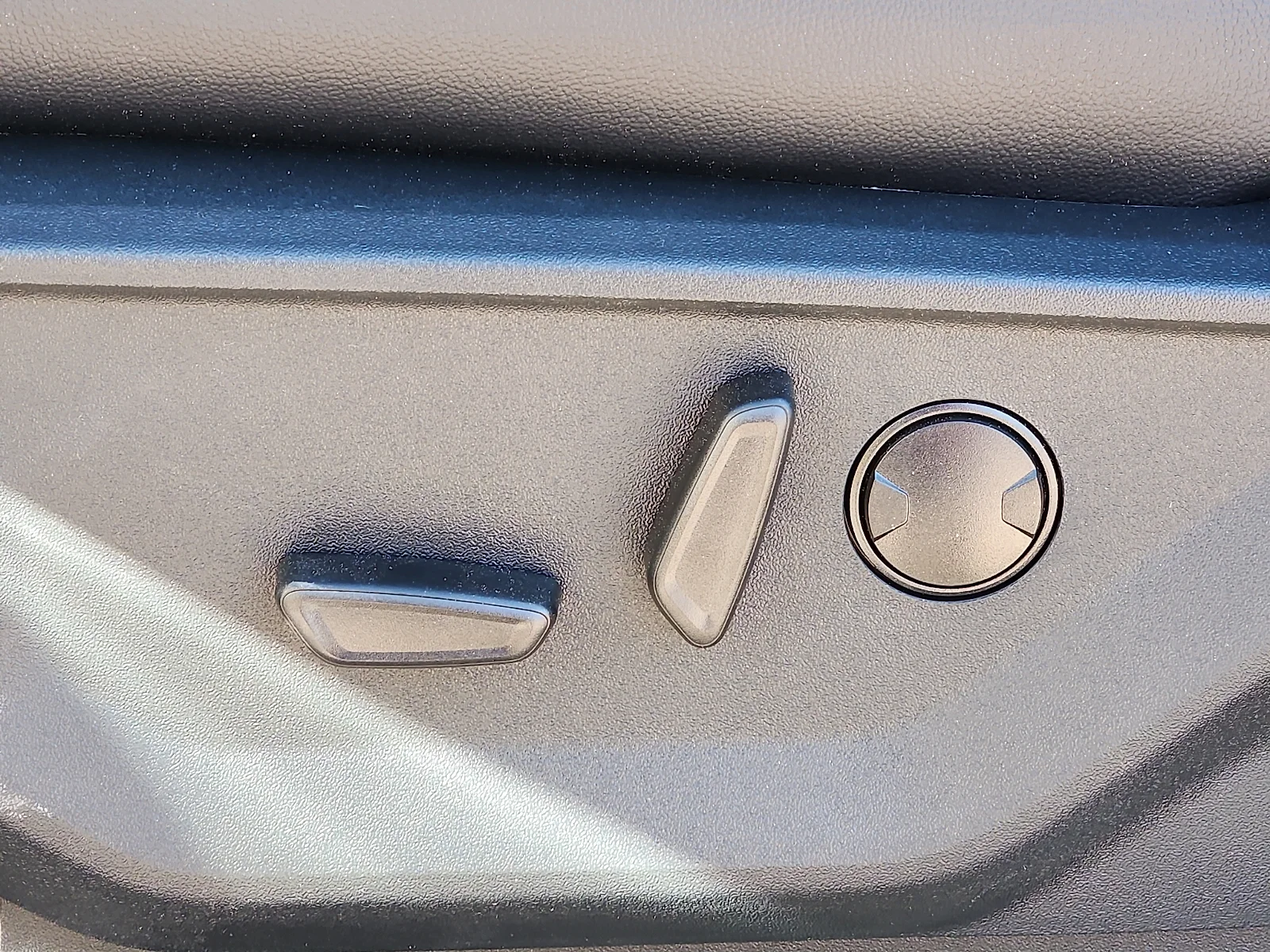 New 2026 Carbonized Gray Metallic Ford Lariat image 16