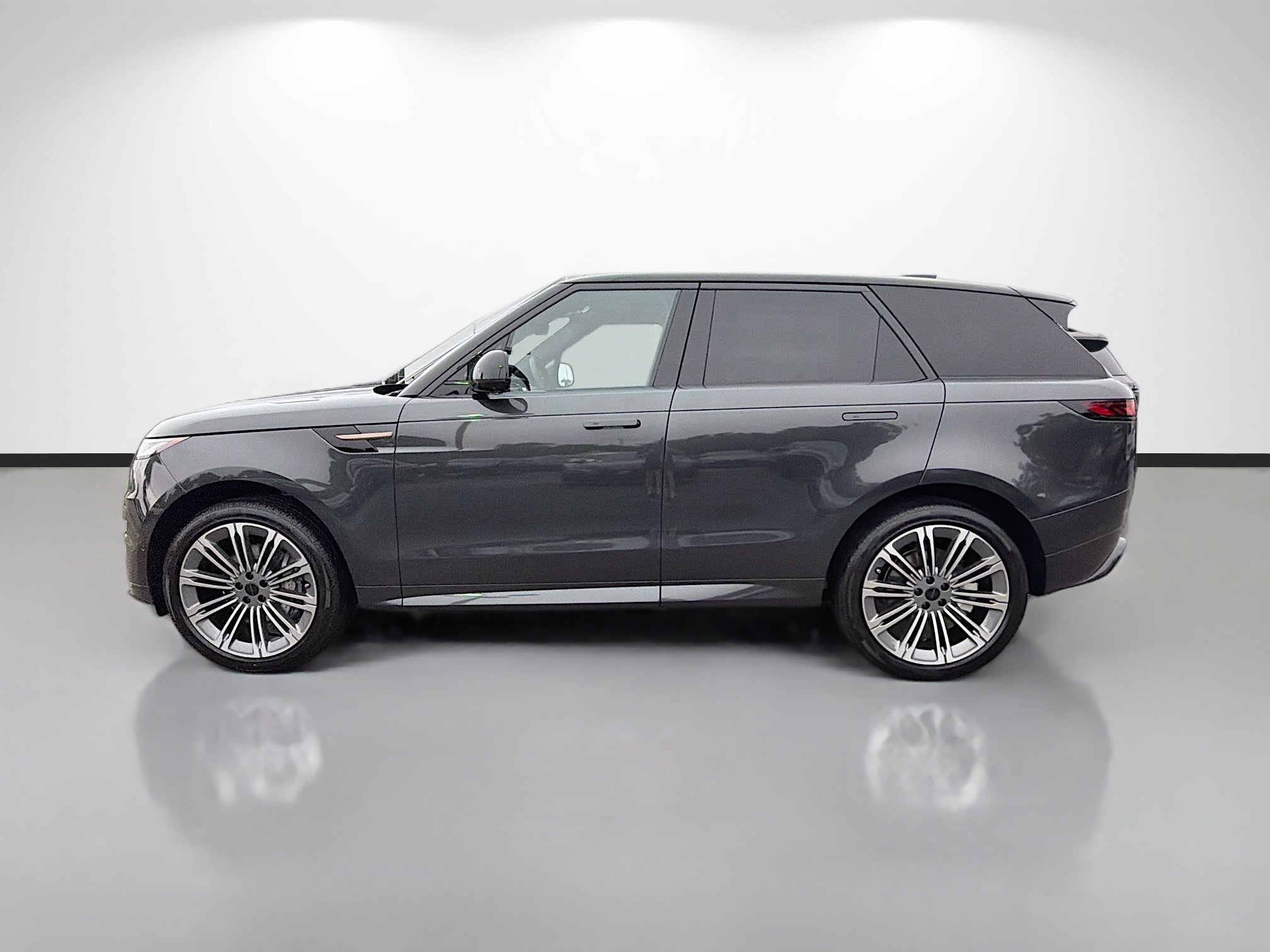 New 2026 Carpathian Grey Land Rover Dynamic SE image 2
