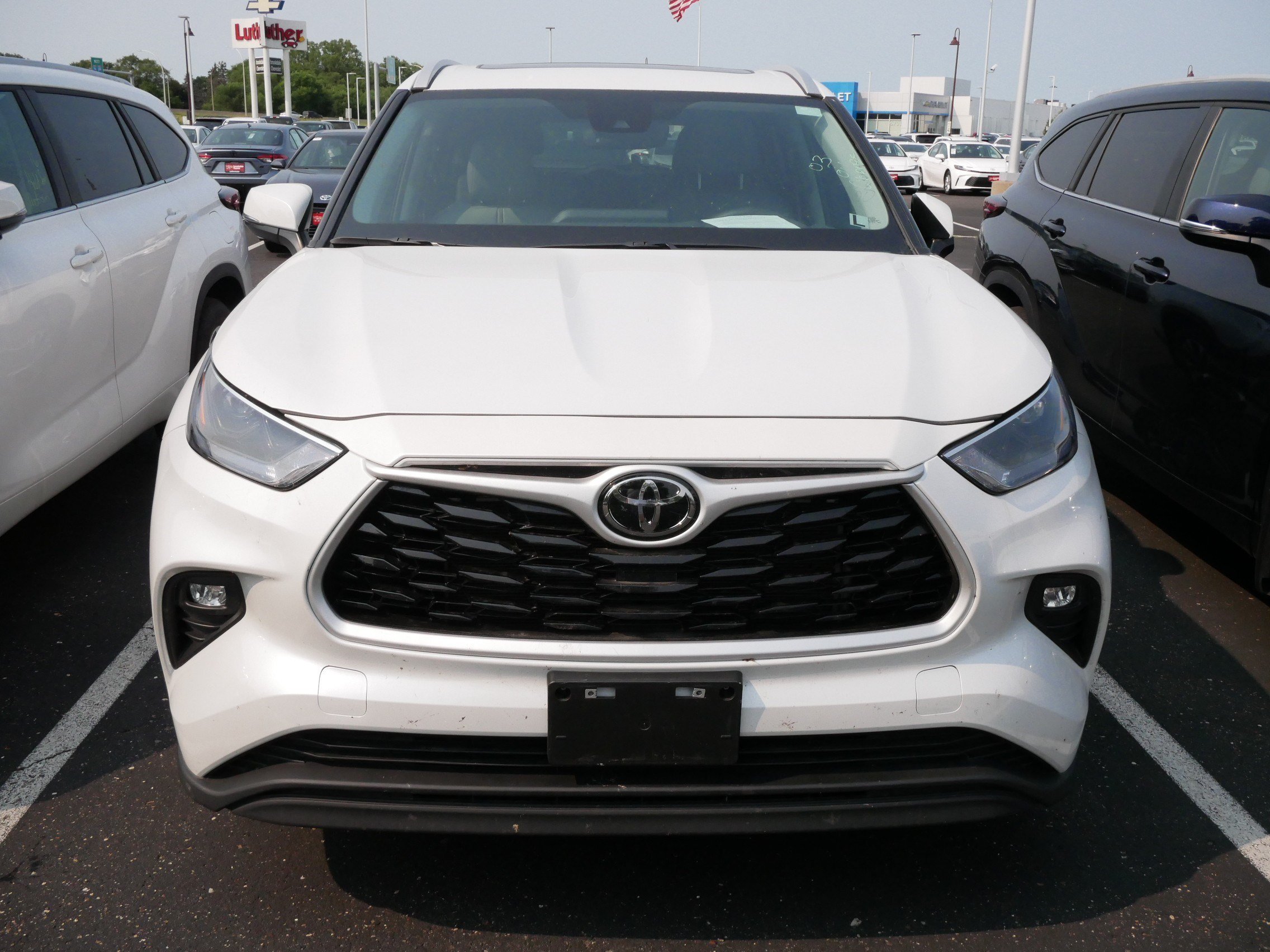 Certified 2026 Toyota Highlander XLE with VIN 5TDKDRBH8TS609732 for sale in Brooklyn Center, Minnesota