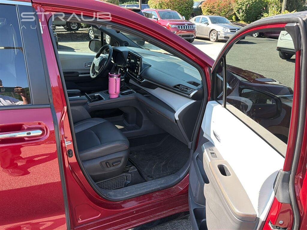 Used 2022 Ruby Flare Pearl TOYOTA  image 7