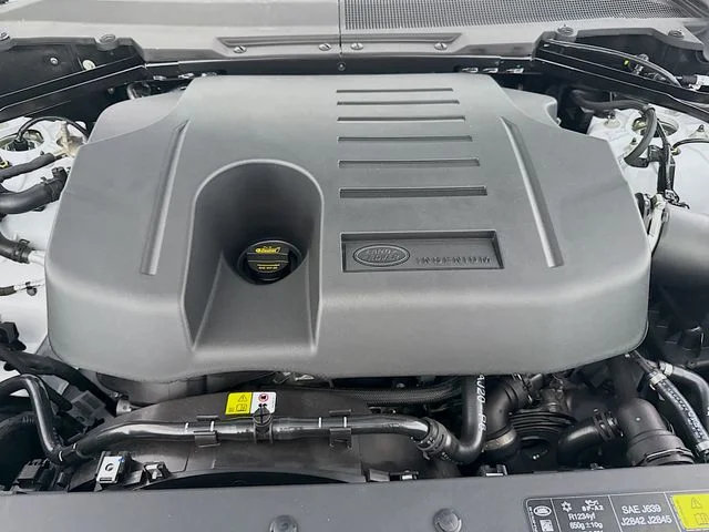 New 2026 Fuji White Land Rover X-Dynamic SE image 32