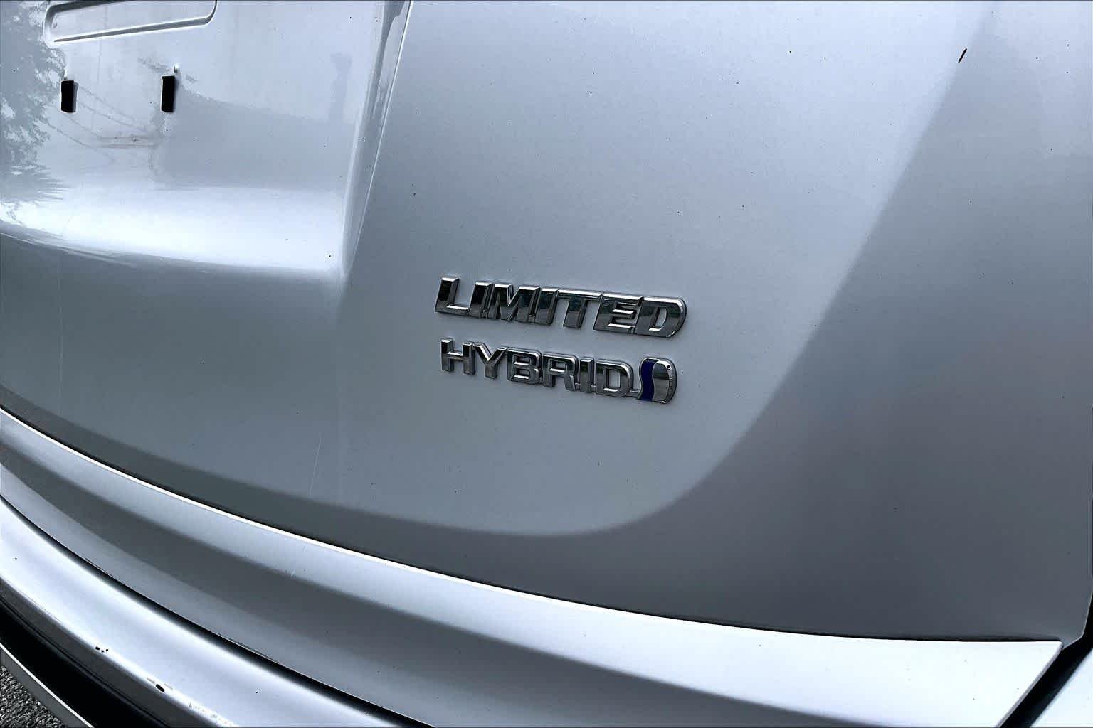 Used 2016 Classic Silver Metallic Toyota Limited image 10