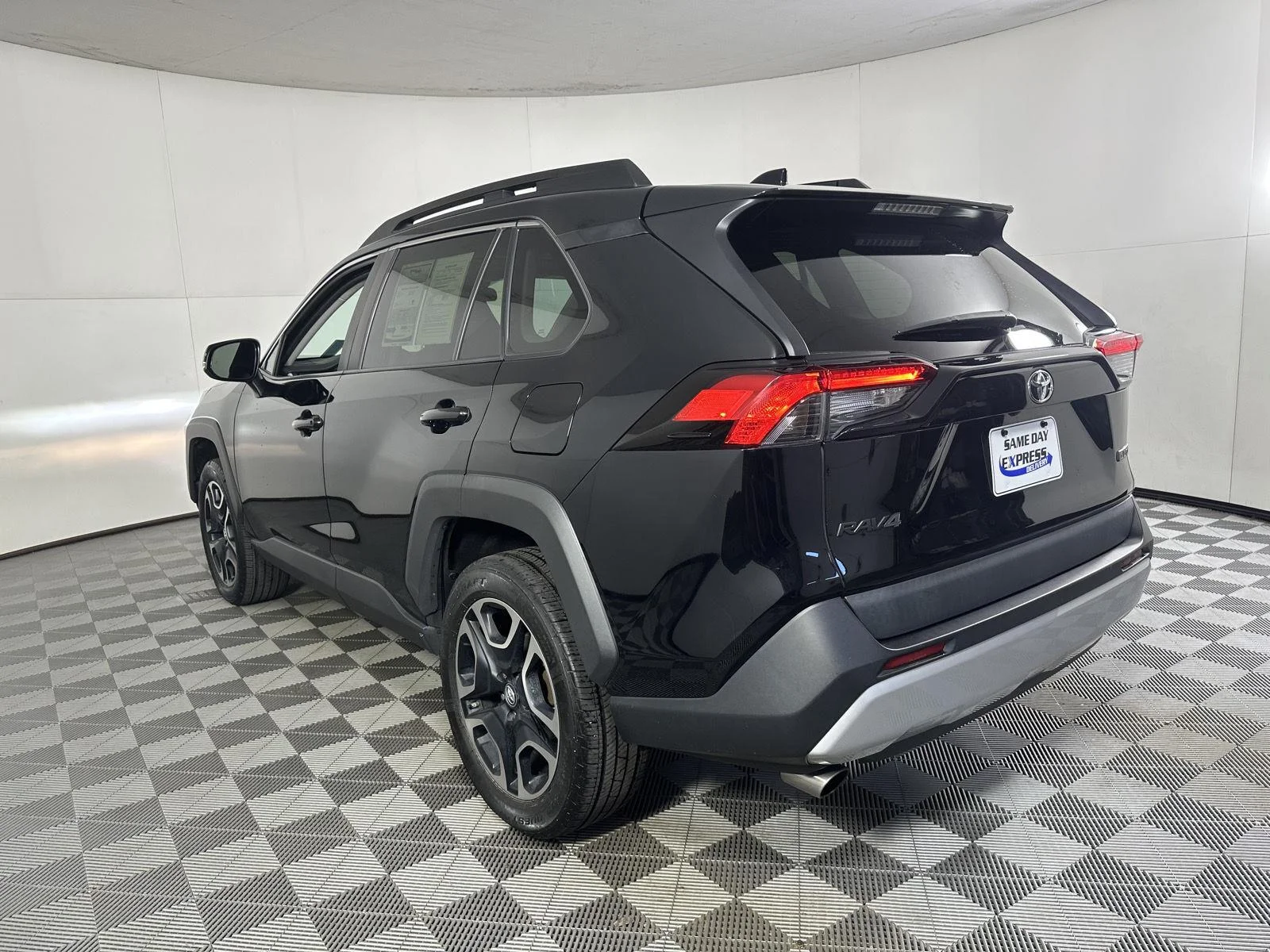 Used 2019 Midnight Black Metallic Toyota Adventure image 17