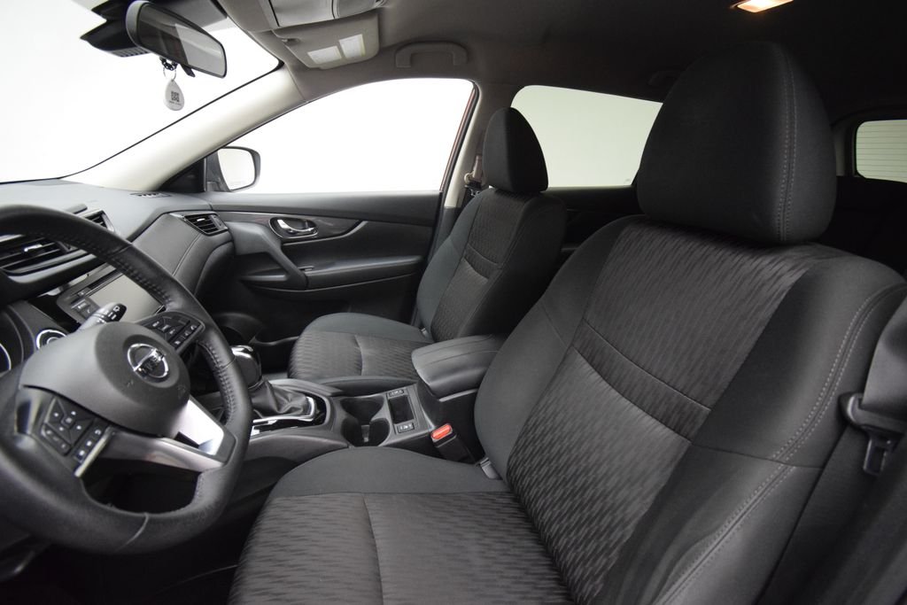 Used 2020 Red Nissan SV image 13