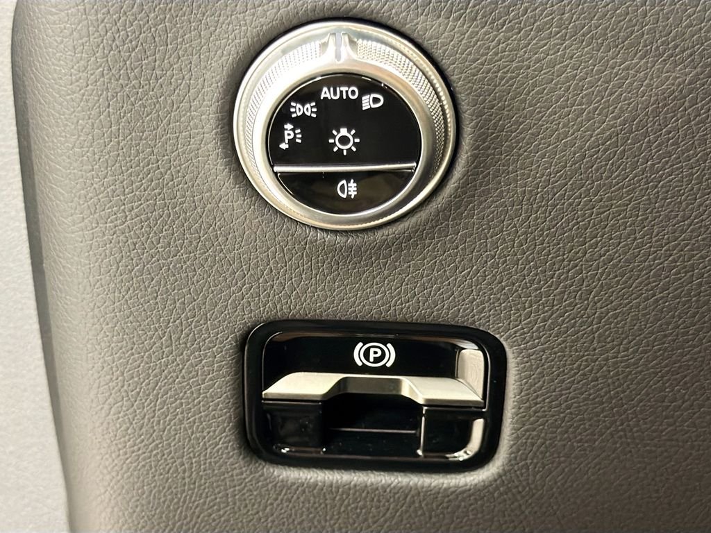 Used 2025 Black Mercedes-Benz GLC 300 image 11