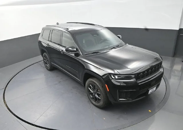 New 2027 High-Gloss Black Paint Jeep Laredo Altitude image 10