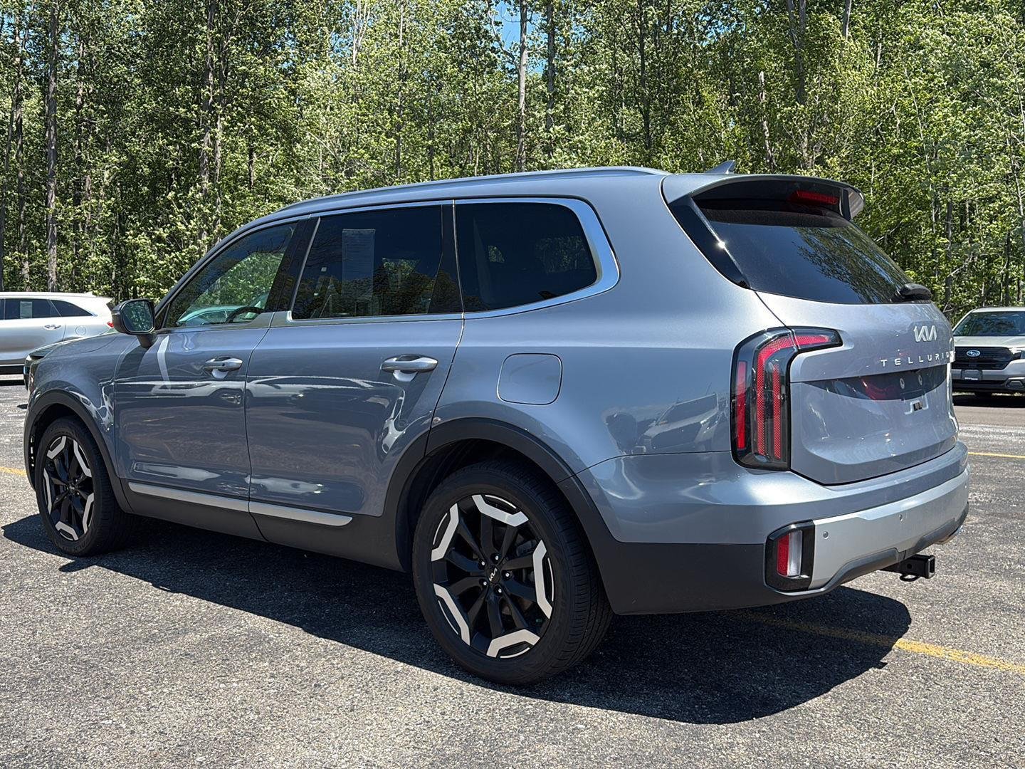 Used 2023 Everlasting Silver Kia EX image 4