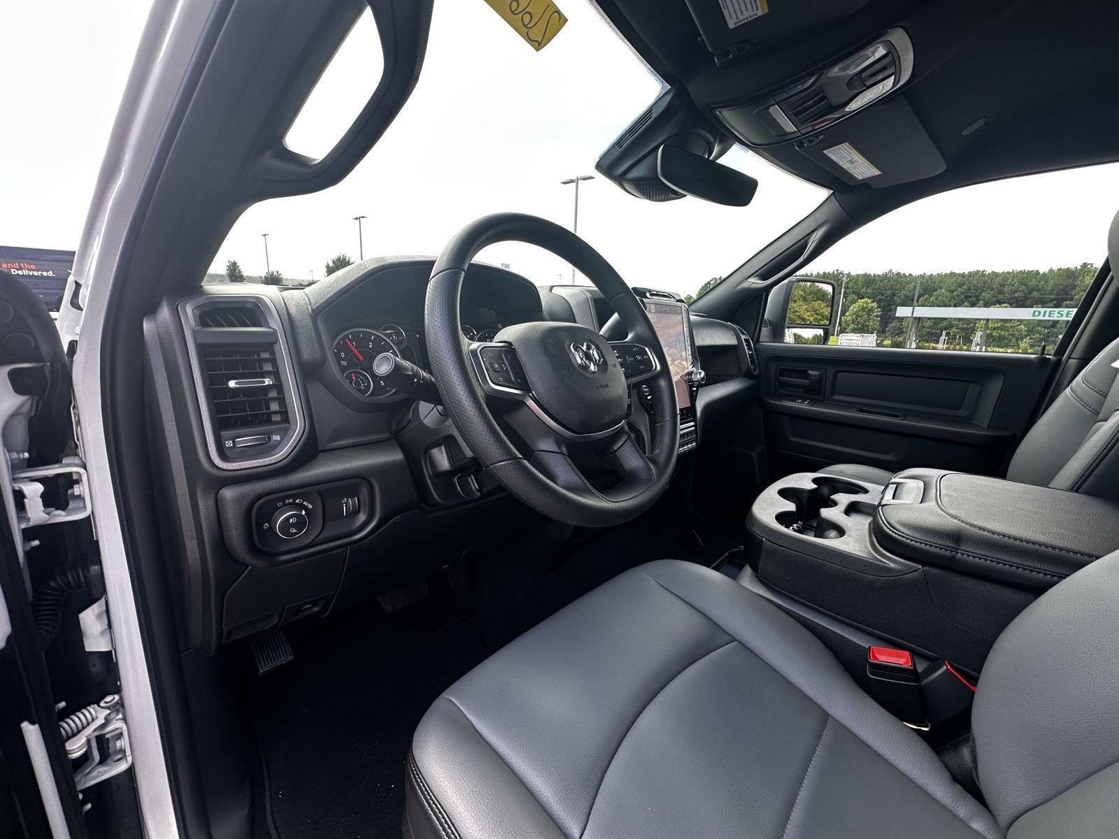 New 2026 Bright White Clear-Coat Exterior Paint RAM Tradesman image 9