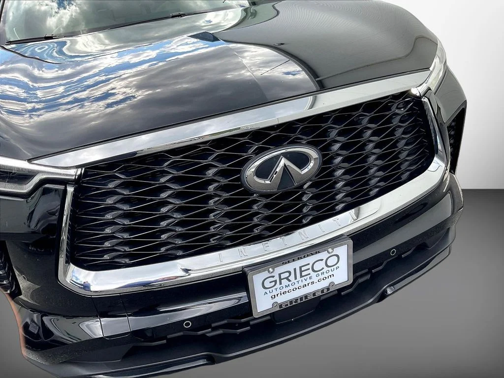 Used 2025 Black INFINITI LUXE image 35