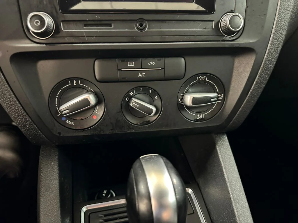 Used 2018 Gray Volkswagen 1.4T S image 20