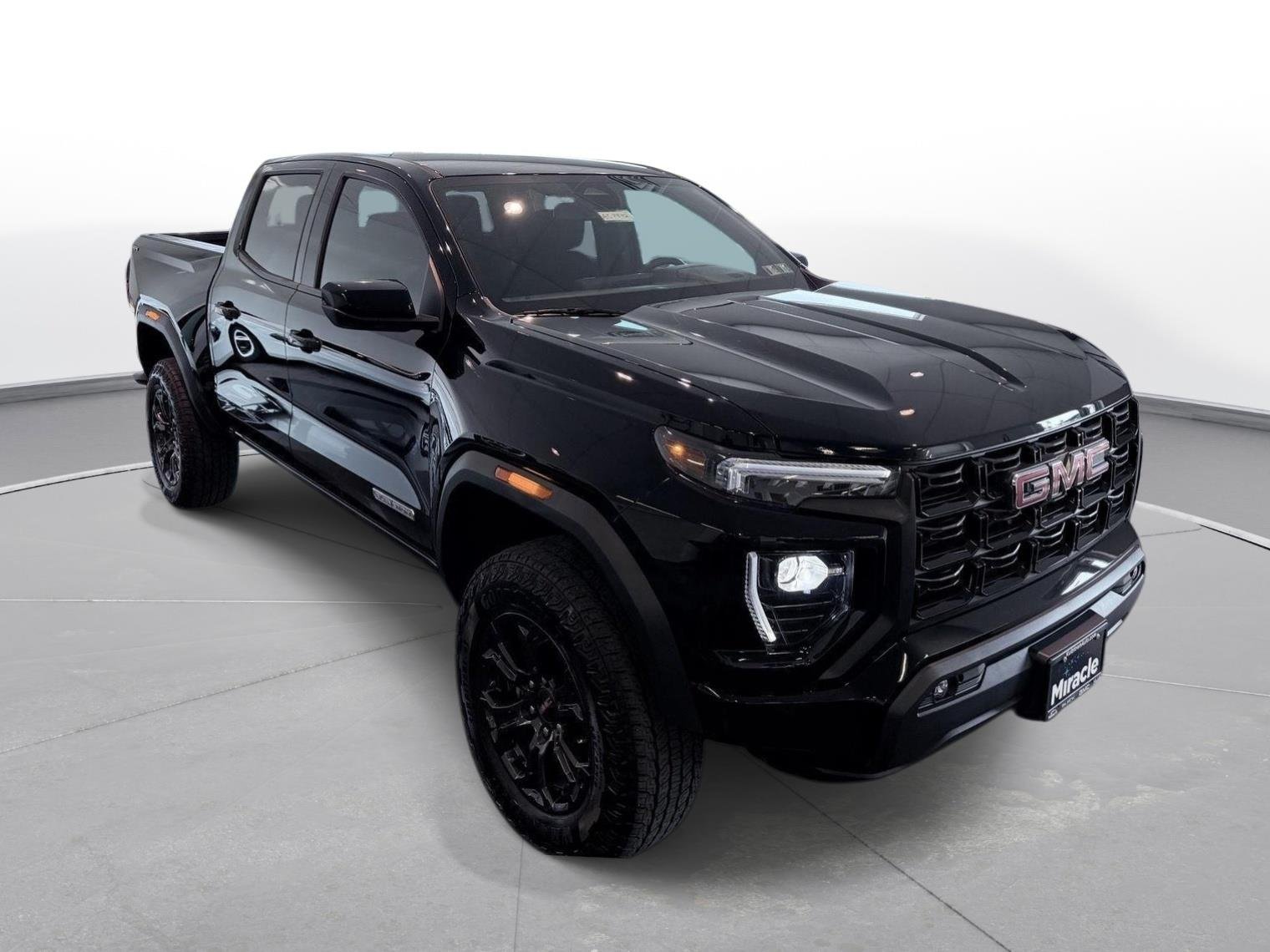 Used 2025 Onyx Black GMC Elevation image 8