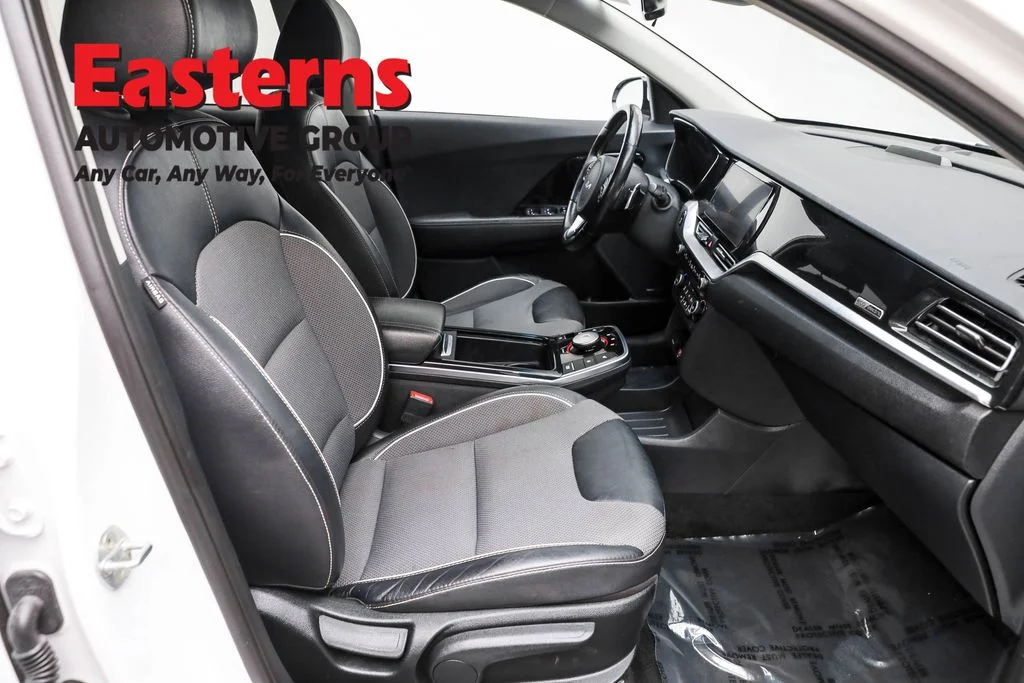 Used 2022 White Kia EX image 23