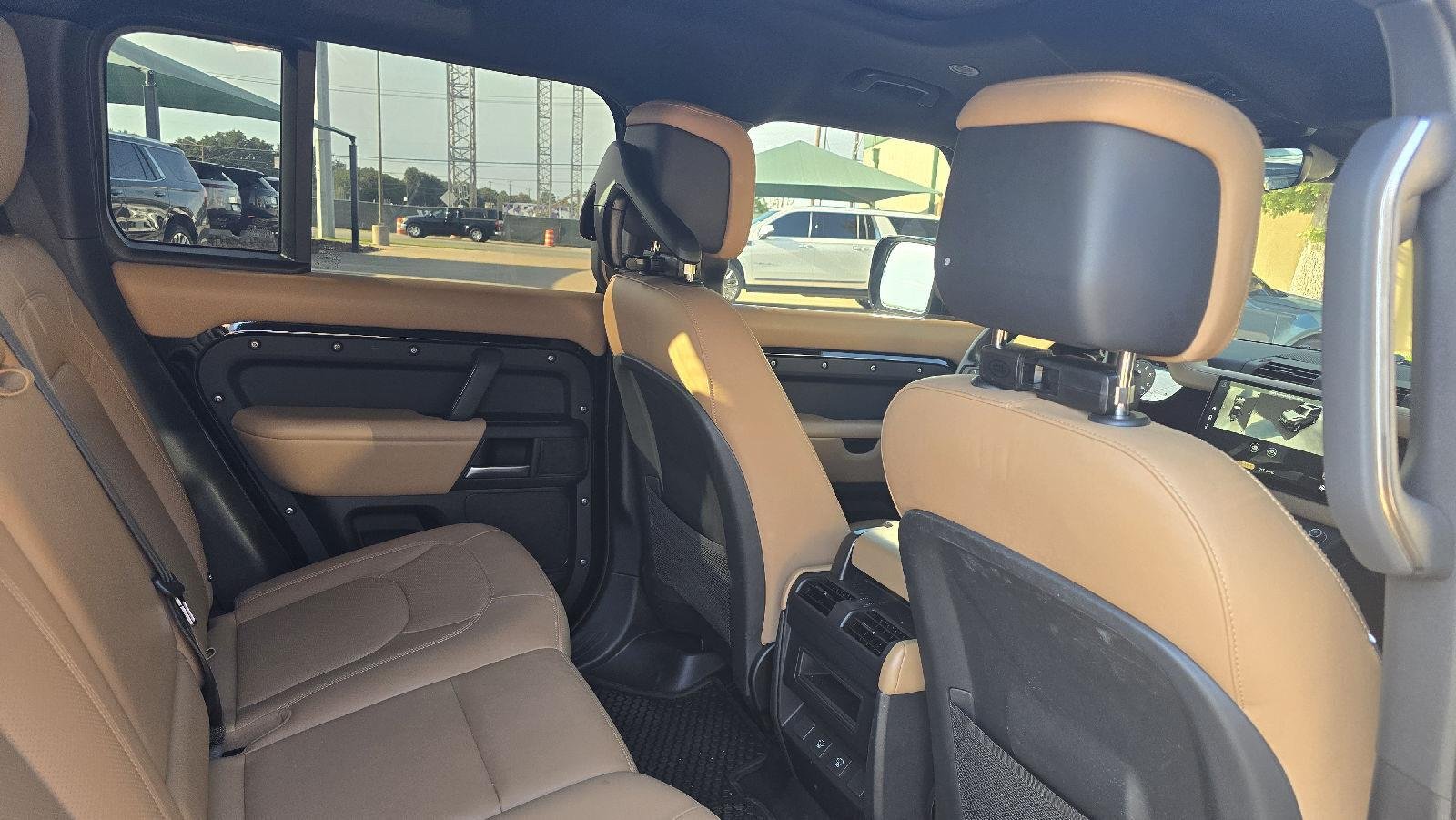 Used 2025 Santorini Black Land Rover S image 9