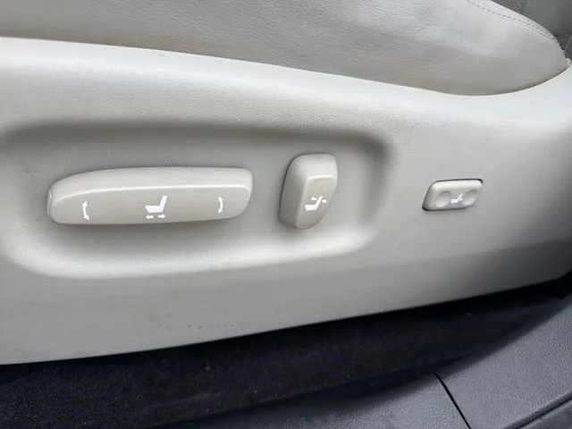 Used 2011  Lexus 450h image 14