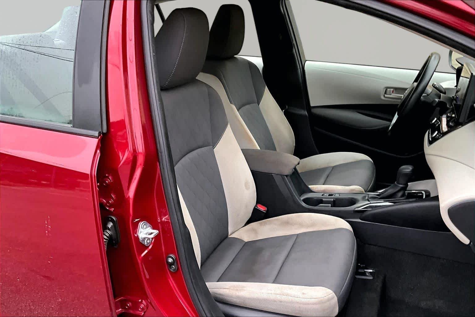 Used 2025 Ruby Flare Pearl Toyota LE image 9