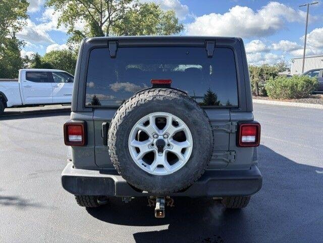 Used 2021 Sting-Gray Clearcoat Jeep Islander image 12