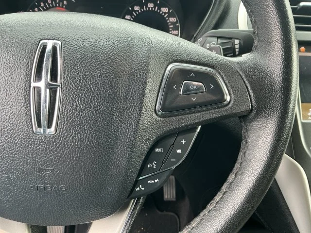 Used 2017 Magnetic Gray Metallic Lincoln Premiere image 19