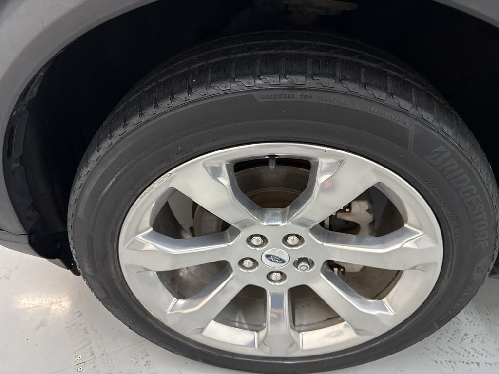 Used 2020 Black Metallic Ford Platinum image 10