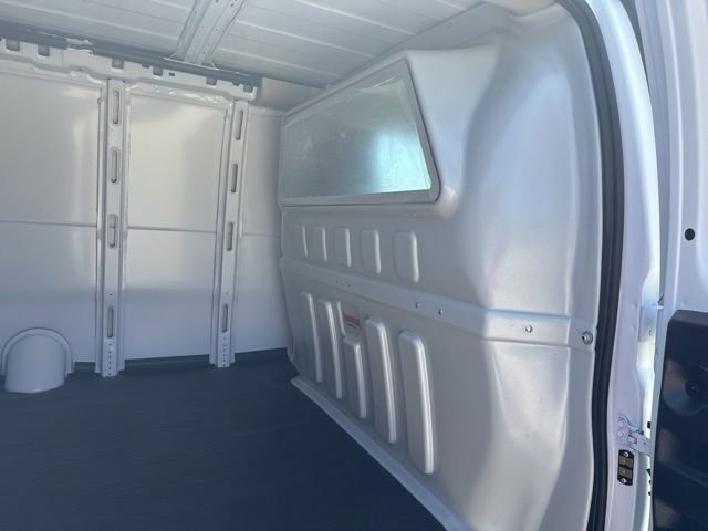 New 2026 Summit White Chevrolet WT image 8