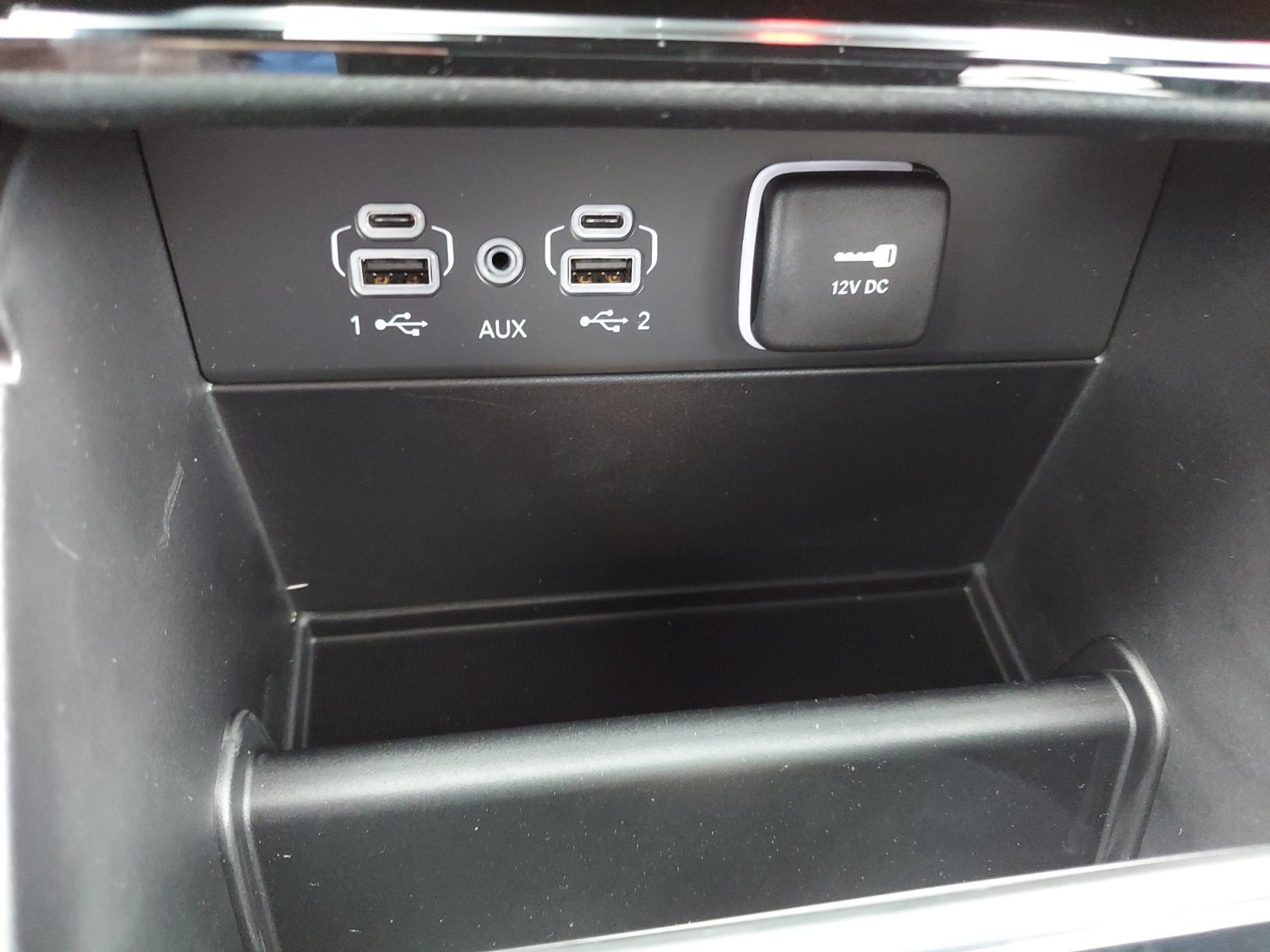 New 2026 Diamond Black Crystal Pearlcoat Jeep Laredo image 20