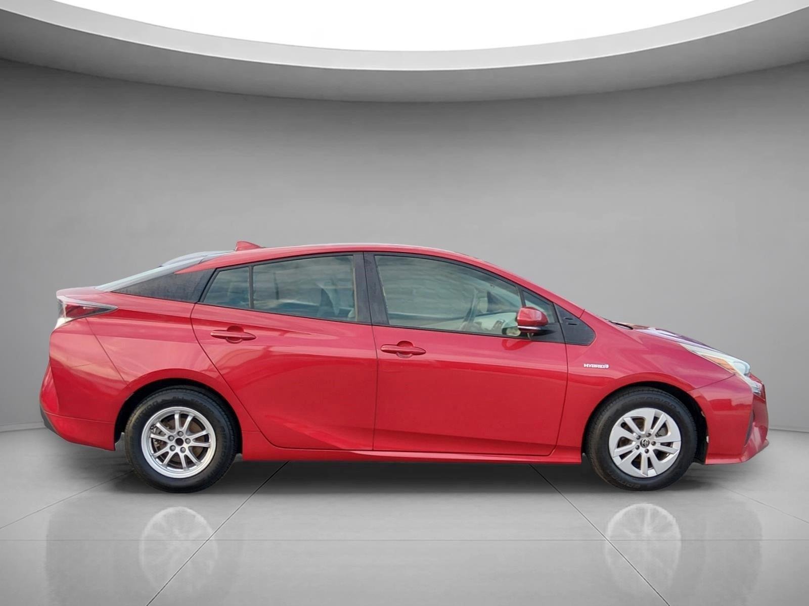Used 2016 Hypersonic Red Toyota Two image 6
