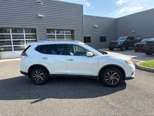 Used 2015 White Nissan SL image 3