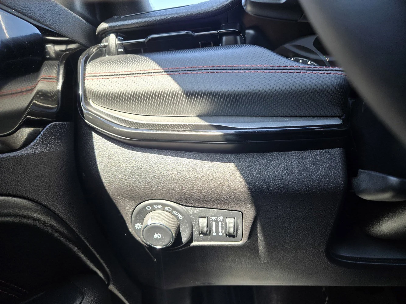 Used 2025 Bright White Clearcoat Jeep Trailhawk image 22
