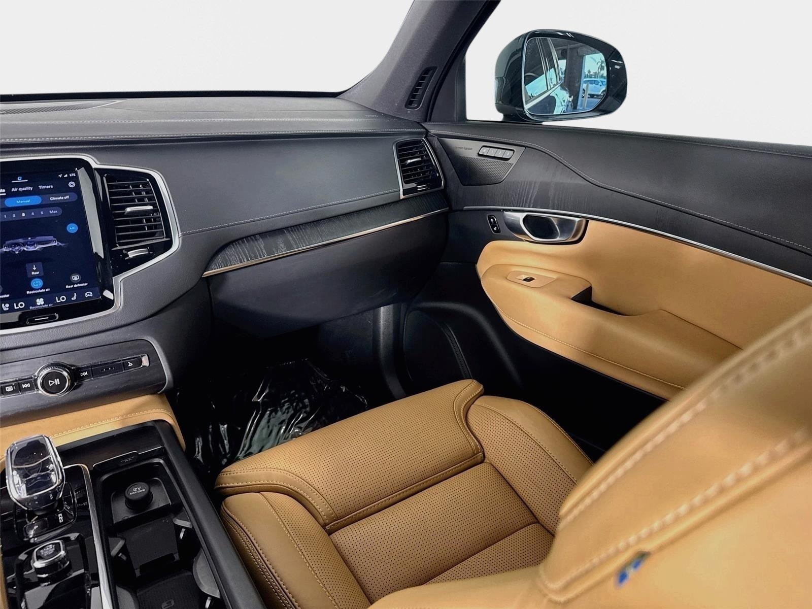 Used 2024  Volvo Ultimate Bright Theme image 26