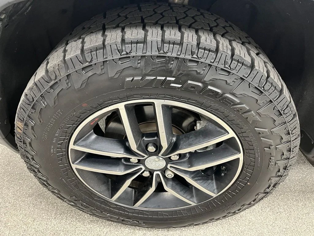 Used 2017 White Jeep Trailhawk image 15
