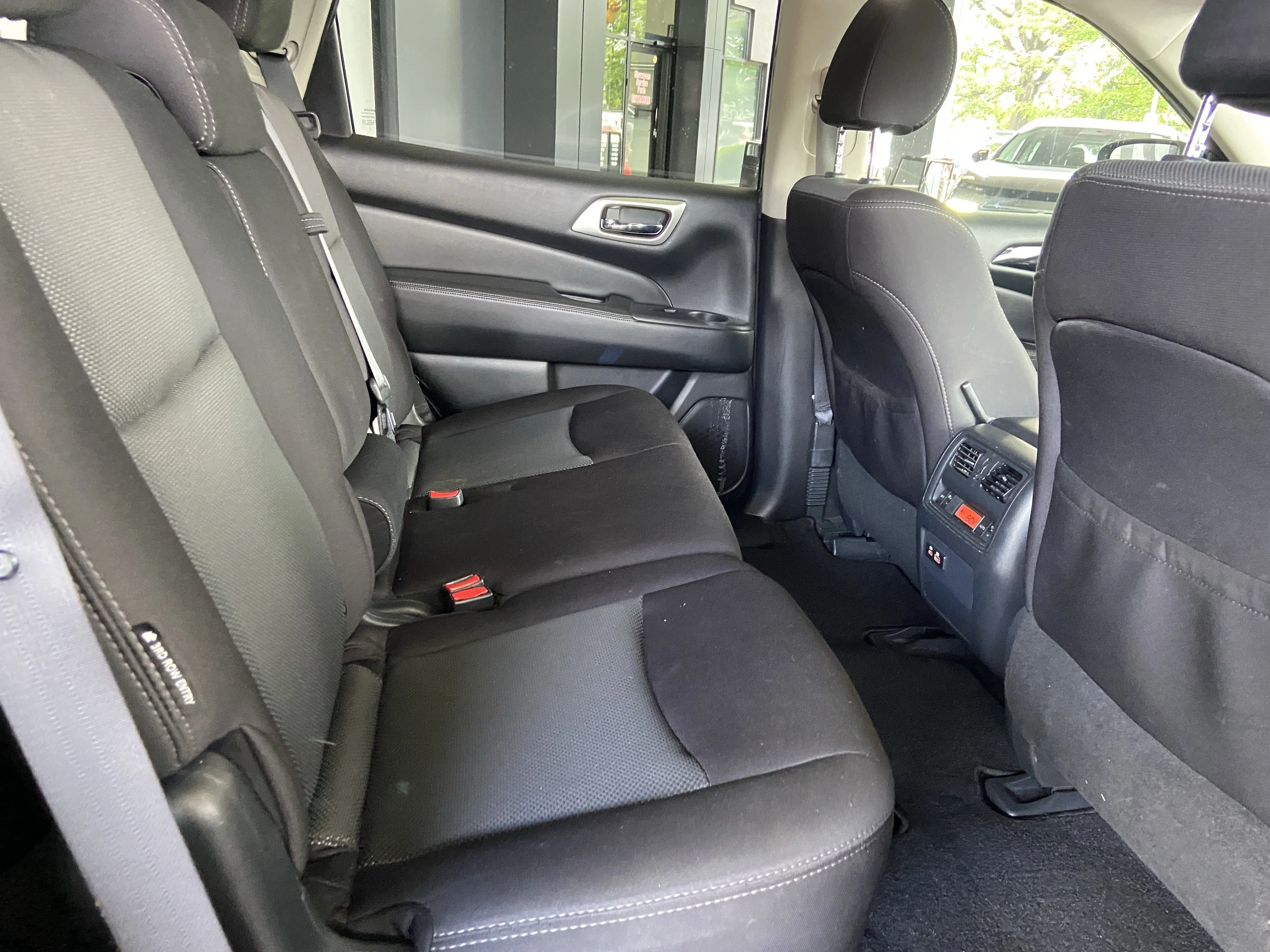 2025 Nissan Pathfinder SL - Photo 30