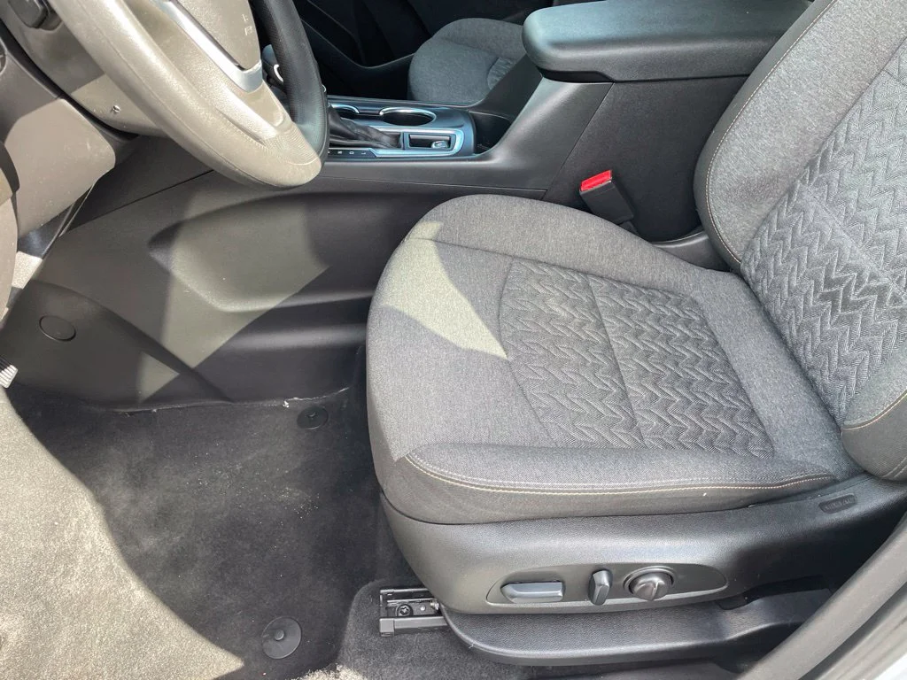 Used 2022 White Chevrolet LT image 21